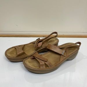 Naot sandals women’s Brussels tan leather Sz 38 EUR or US 7